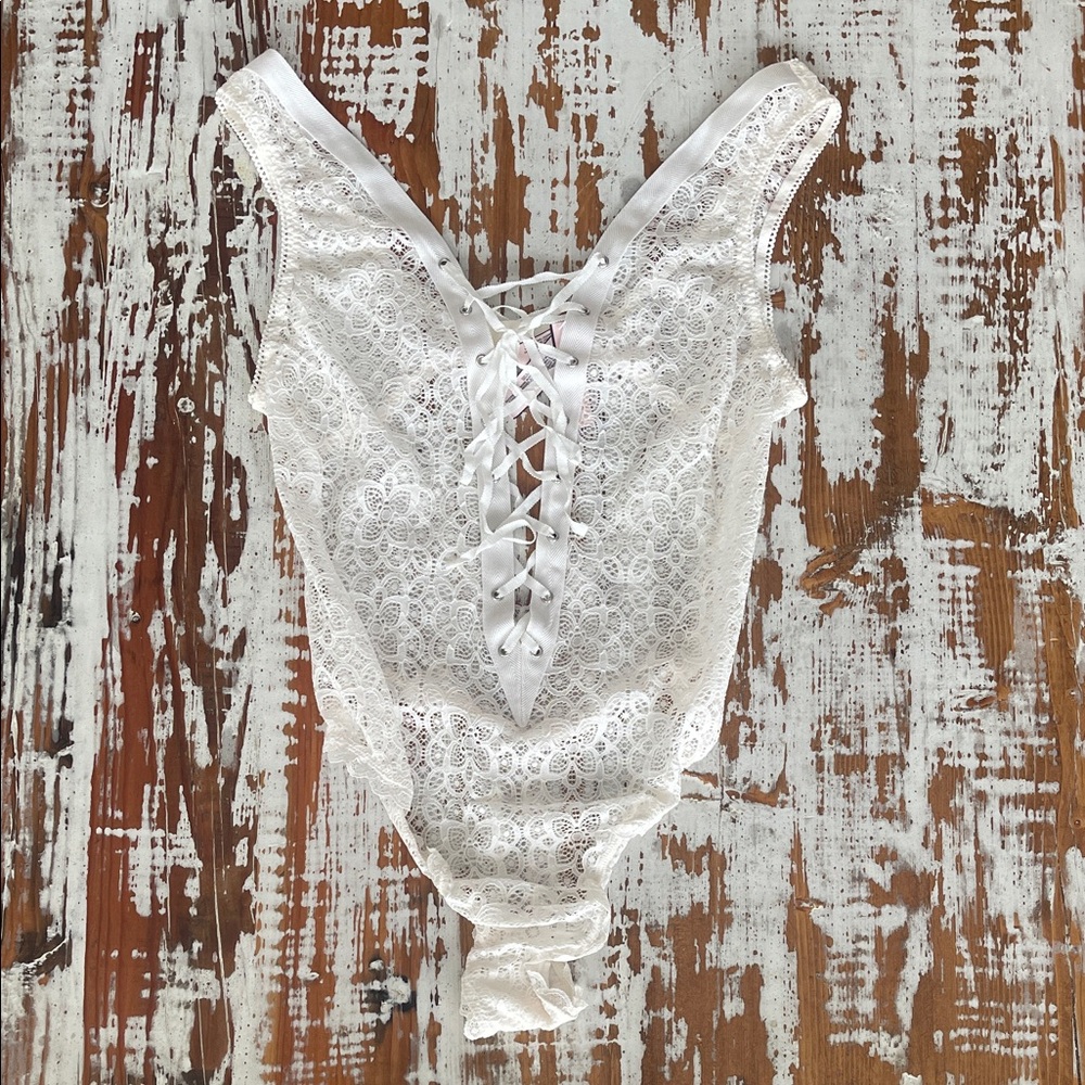 NWT Size Large Victoria’s Secret White Lace Lace-Up Bodysuit